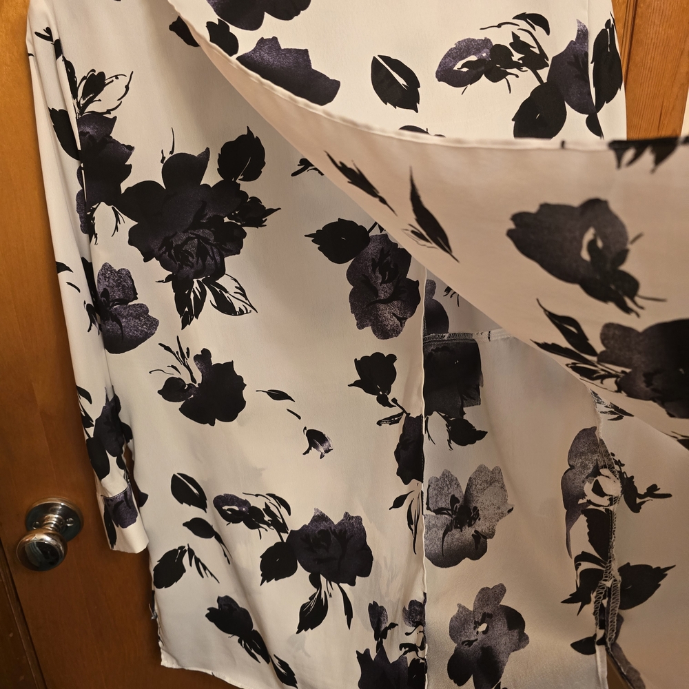 Simply Vera Vera Wang White Blouse with Black and Deep Purple Floral Print - Picture 5 of 12